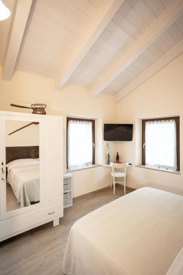 Il Casolare Bed & Breakfast Gradara Bagian luar foto